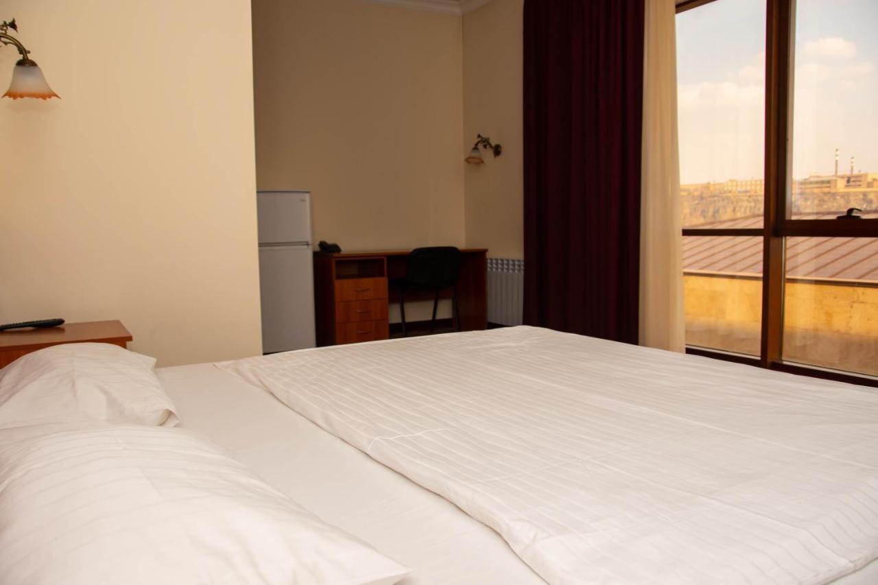 Olympavan Hotel Erywań Zewnętrze zdjęcie