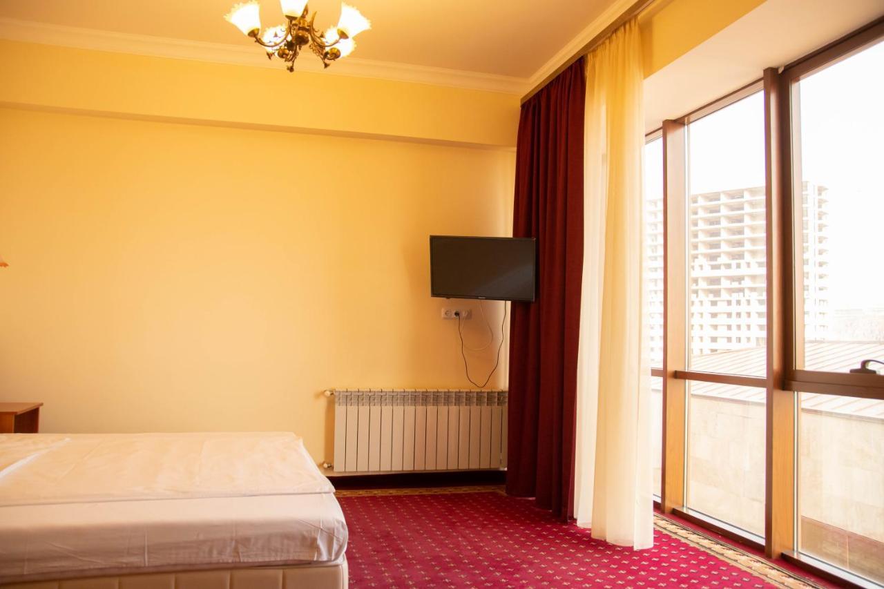Olympavan Hotel Erywań Zewnętrze zdjęcie