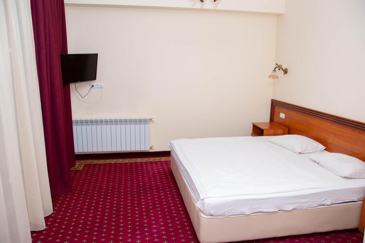 Olympavan Hotel Erywań Zewnętrze zdjęcie
