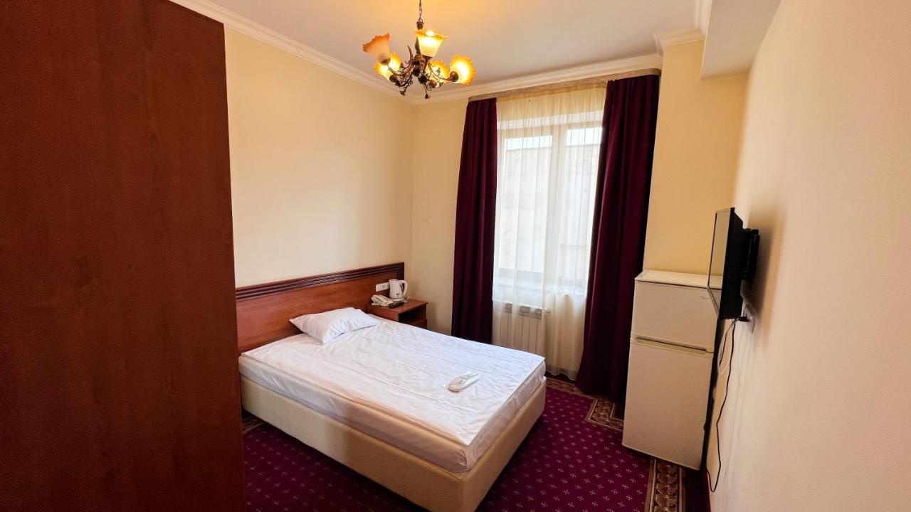 Olympavan Hotel Erywań Zewnętrze zdjęcie