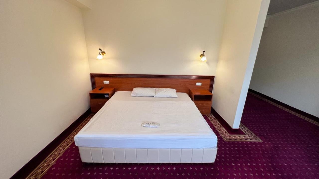 Olympavan Hotel Erywań Zewnętrze zdjęcie