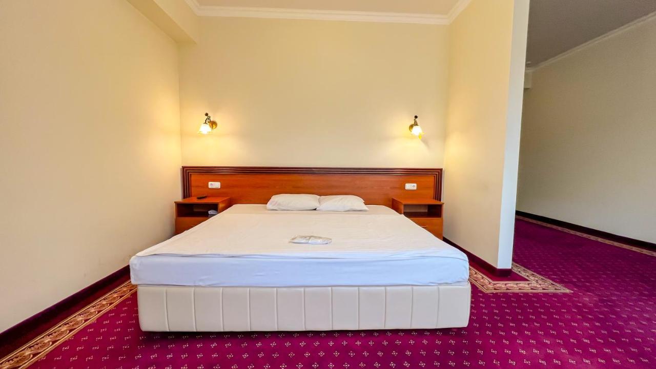 Olympavan Hotel Erywań Zewnętrze zdjęcie
