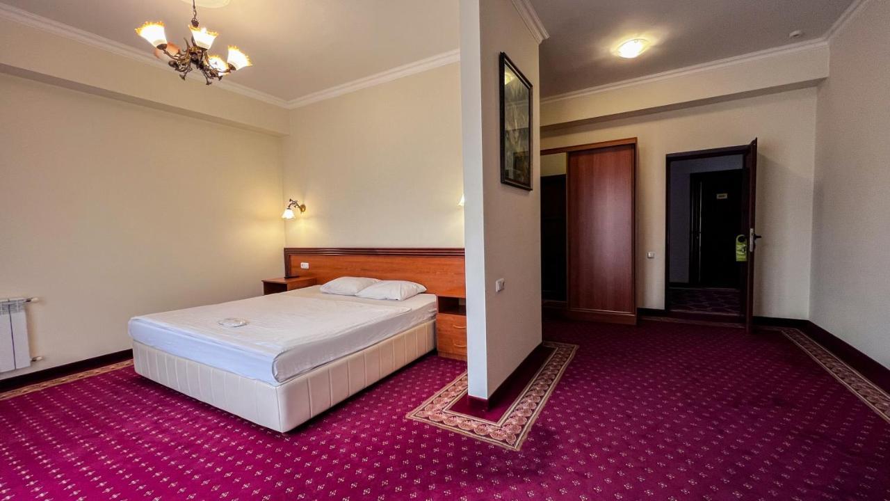 Olympavan Hotel Erywań Zewnętrze zdjęcie