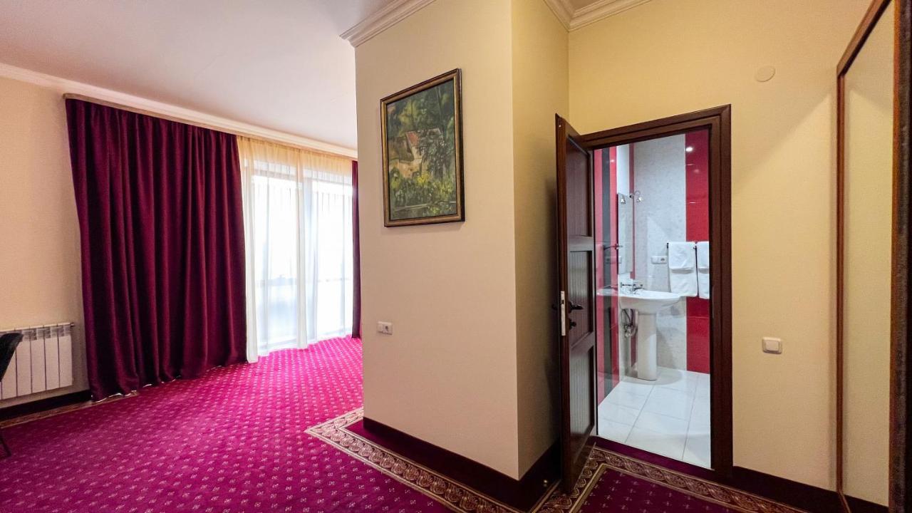 Olympavan Hotel Erywań Zewnętrze zdjęcie