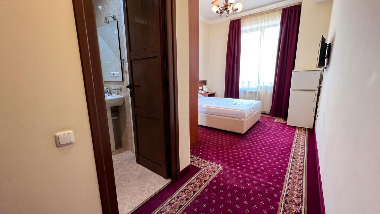 Olympavan Hotel Erywań Zewnętrze zdjęcie