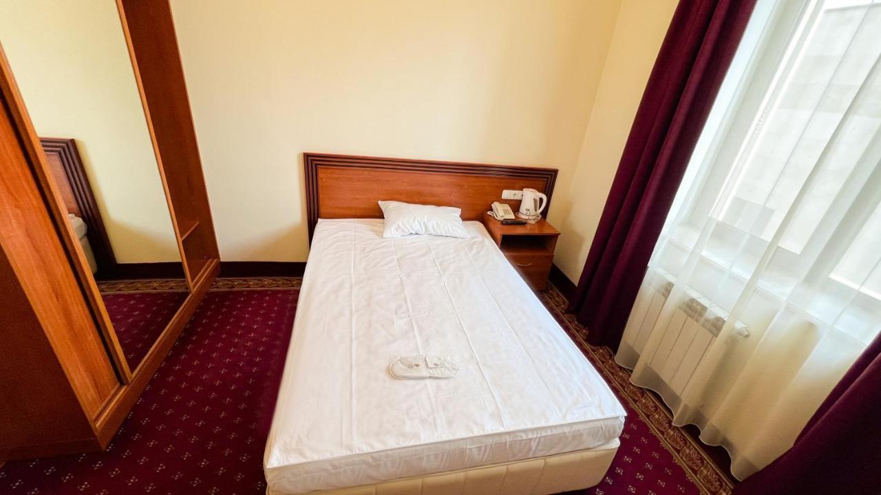 Olympavan Hotel Erywań Zewnętrze zdjęcie