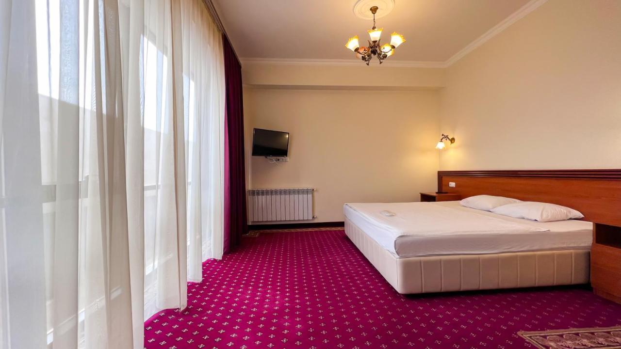 Olympavan Hotel Erywań Zewnętrze zdjęcie