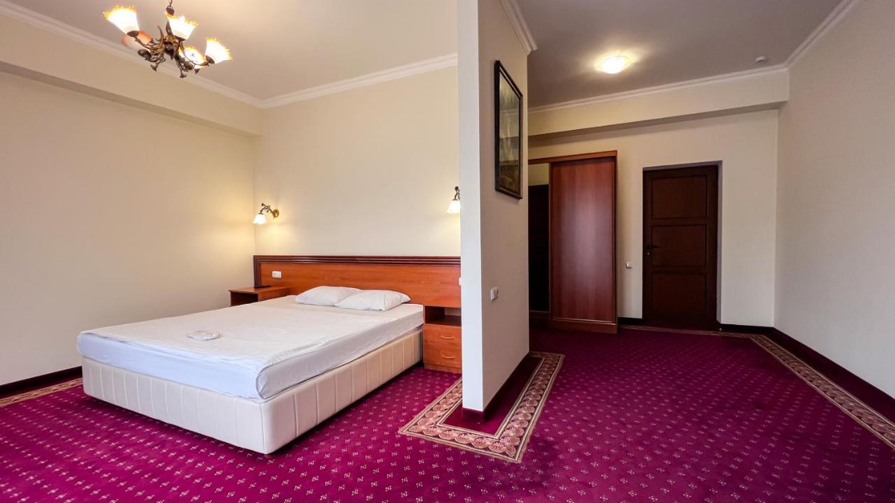 Olympavan Hotel Erywań Zewnętrze zdjęcie