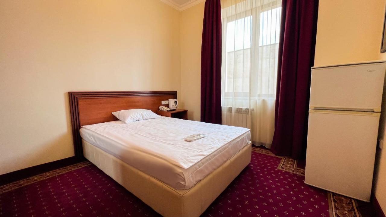 Olympavan Hotel Erywań Zewnętrze zdjęcie